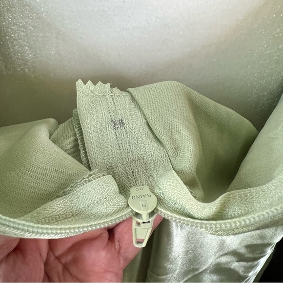 Speechless Juniors Pistachio Side Slit Satin Maxi Dress Size 1/XS - Picture 9 of 16